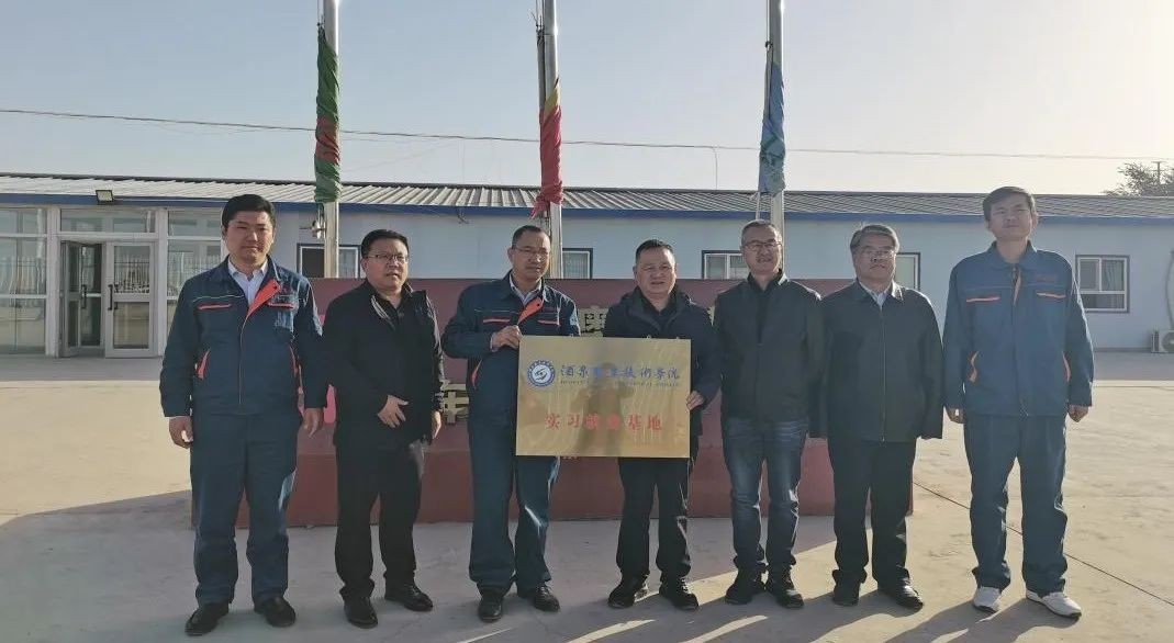 校企牵手，，，，，，，共育未来